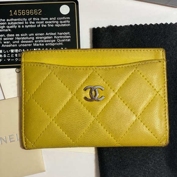 AUTHENTIC CHANEL CARD HOLDER LAMBSKIN YELLOW - Picture 1 of 9